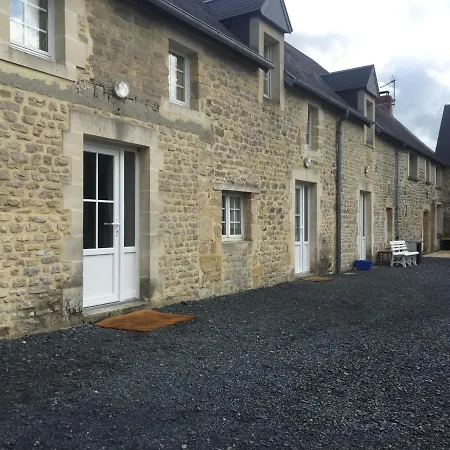 à Vierville-sur- Pensión *