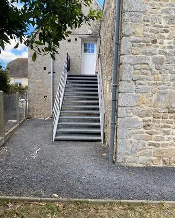 à Vierville-sur- 3*