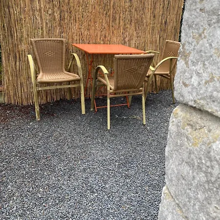 à Vierville-sur- 3*